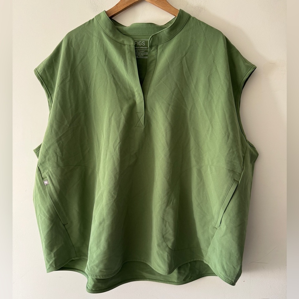 FIGS Technical Collection Rafaela Oversized Green Scrub Top 4X‎